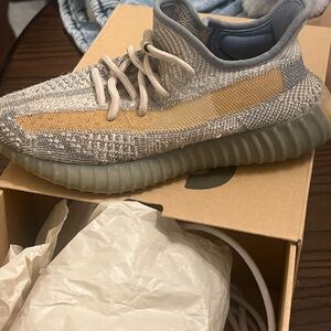 Adidas Yeezy Boost 350 V2 Box in Tan